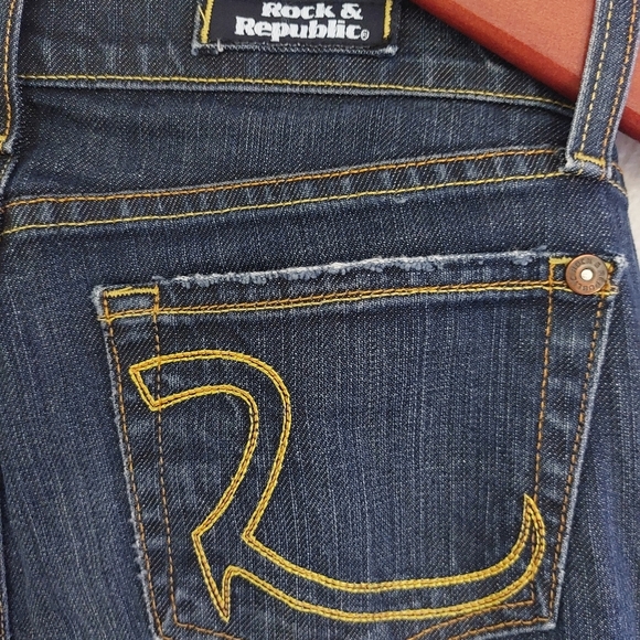 Rock & Republic Y2K Dark Wash Blue Wide Boot Leg 70' vibes Low Rise Jeans Sz. 26 - Picture 3 of 11